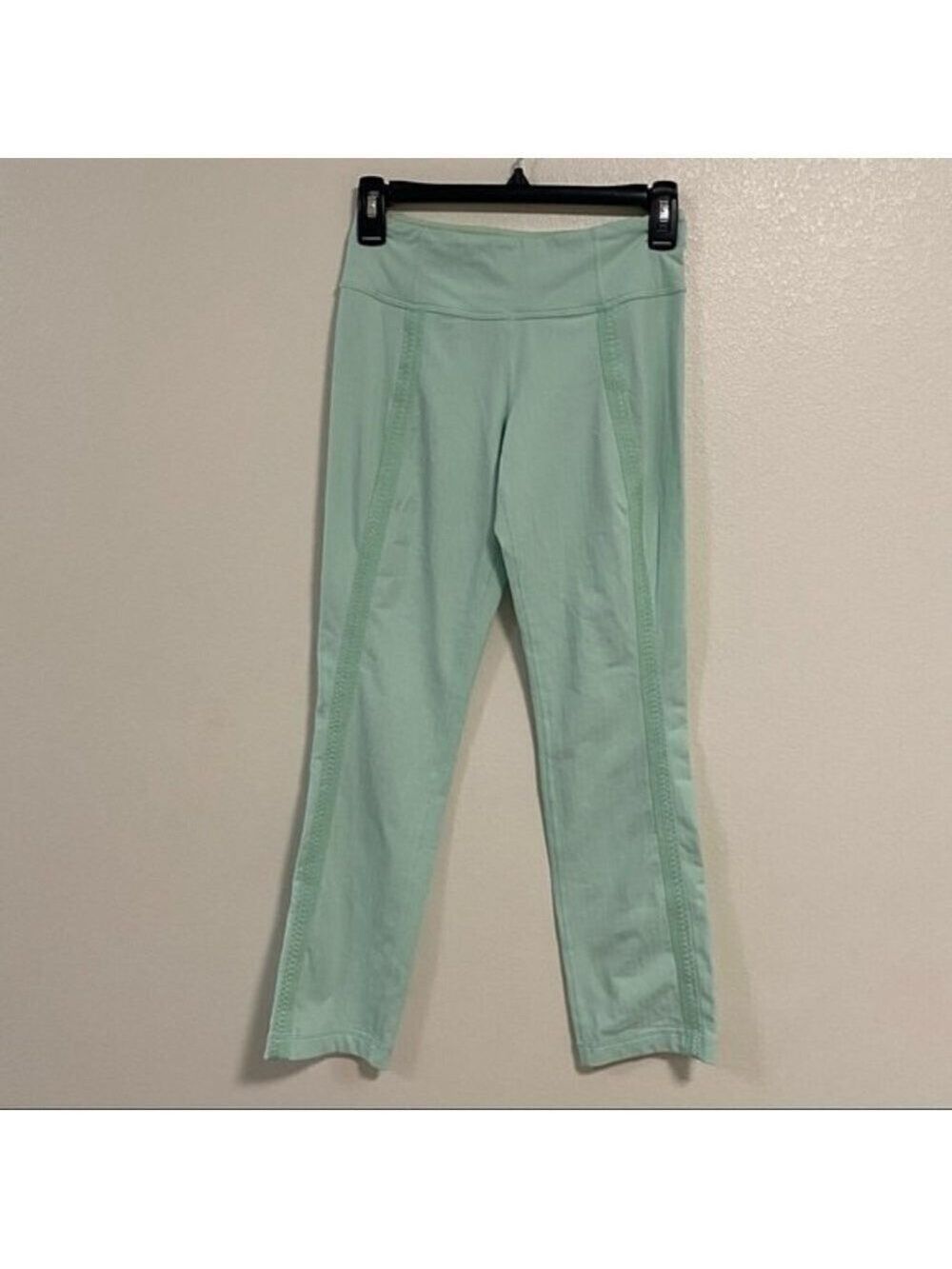 Lululemon Leggings Women’s Size 4 Mint Cropped leggings